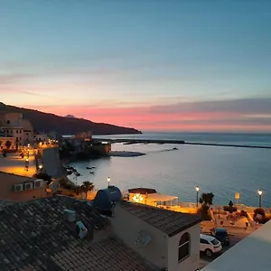 https://la-casa-blu-sul-mare-the-blue-house-by-the-sea.sicilyhotelsitaly.net